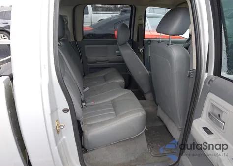 2005 Dodge Dakota Laramie z USA, uszkodzony, nr VIN 1D7HW58N95S228028